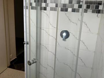 2 Bedroom Flat & Apartment