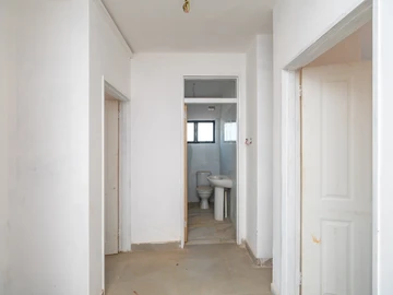 2 Bedroom Flat & Apartment