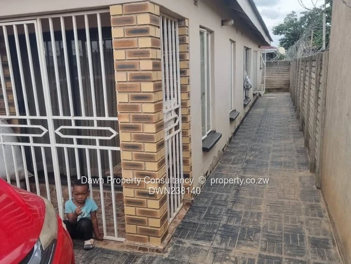 Luxurious Modern Oasis in Southlea Park! (Sole Mandate)