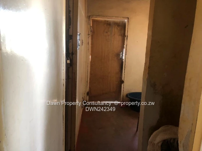 Cozy 3-Bed Kuwadzana Home with Verandah, Walled Yard