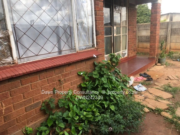Cozy 3-Bed Kuwadzana Home with Verandah, Walled Yard