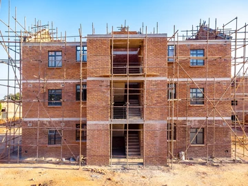 2 Bedroom Flat & Apartment