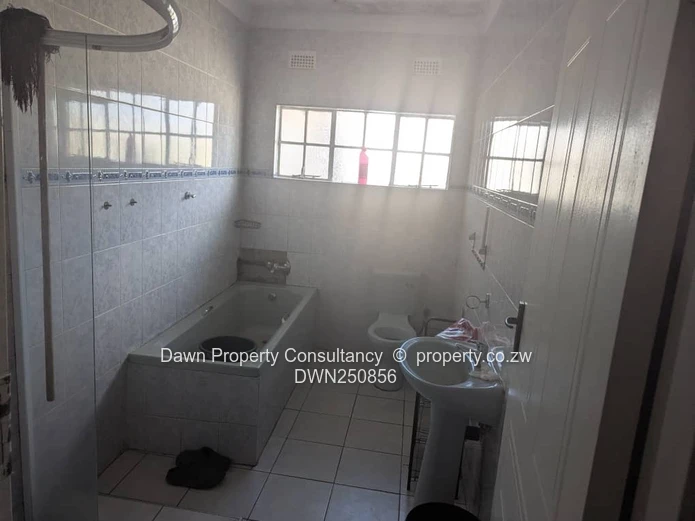 Spacious 5-Bed Family Home in Damofalls with Borehole (Sole Mandate)