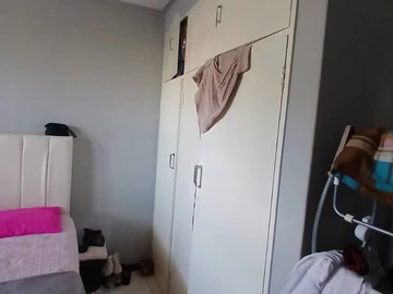 2 Bedroom Flat & Apartment