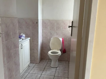 3 Bedroom Flat & Apartment