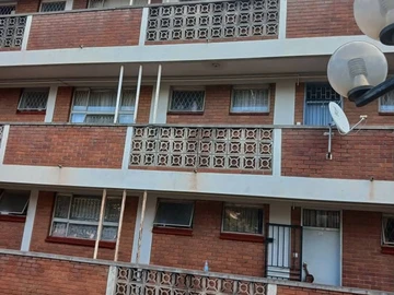 2 Bedroom Flat & Apartment