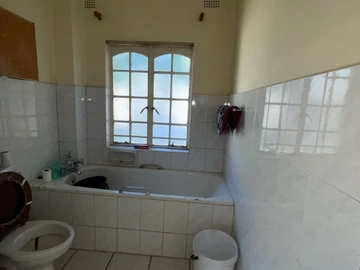 4 Bedroom Garden Flat