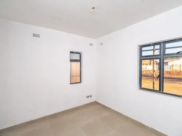 2 Bedroom Flat & Apartment