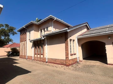 3 Bedroom Flat & Apartment