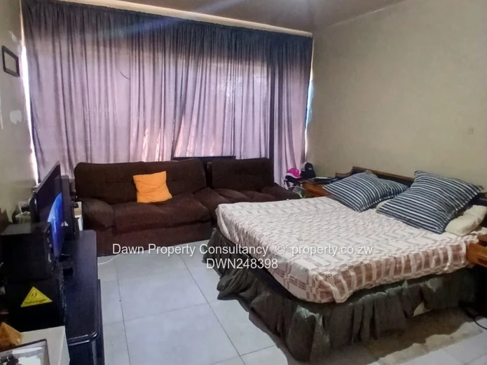 Avenues CBD 1-Bed Studio — Tiled, 24hr Security, Main Rd
