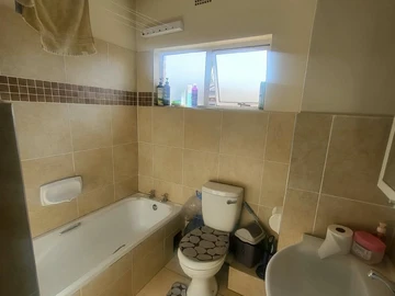 3 Bedroom Flat & Apartment