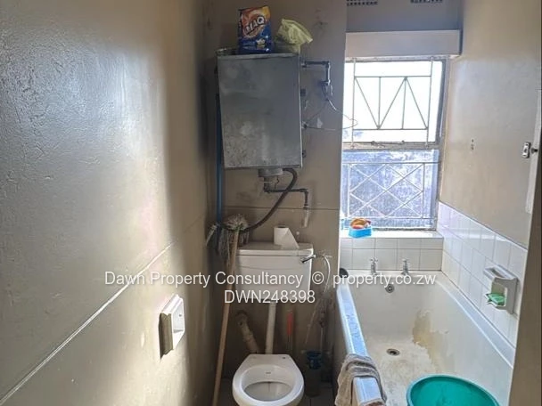 Avenues CBD 1-Bed Studio — Tiled, 24hr Security, Main Rd
