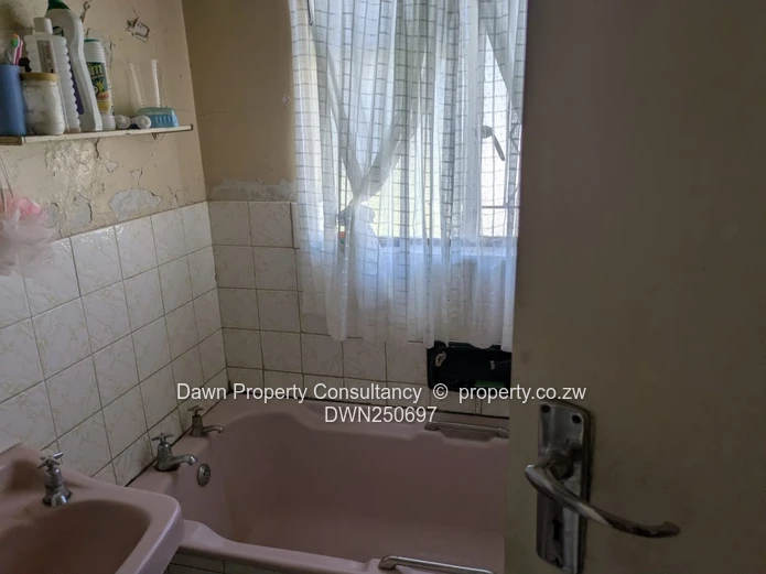 Eastlea Pennywise: 4-Bed, Verandah, Garden & Flatlet