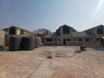 2 Bedroom Flat & Apartment