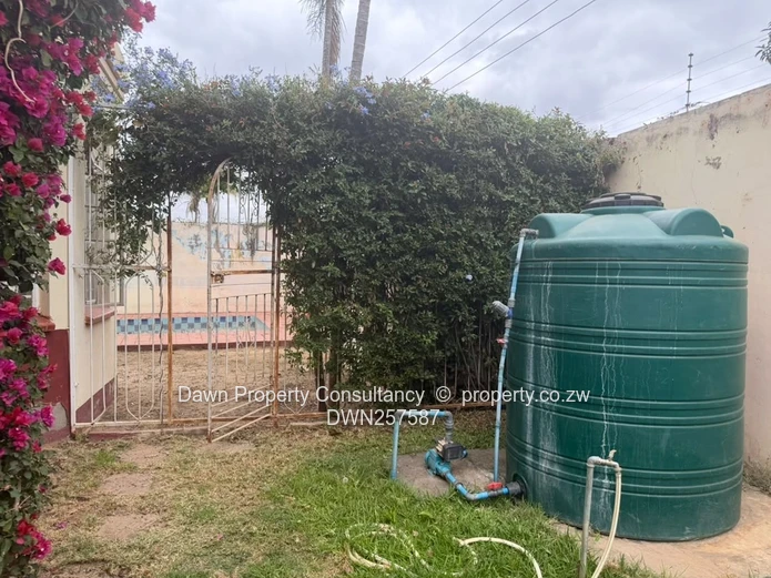 Newlands 3-Bed Flat with Borehole and Private Pool (Sole Mandate)