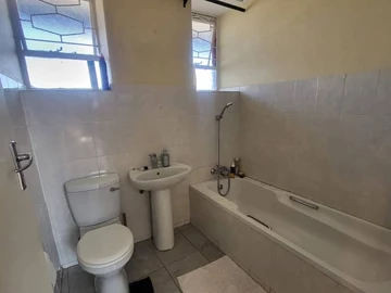 2 Bedroom Flat & Apartment