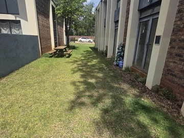 4 Bedroom Flat & Apartment