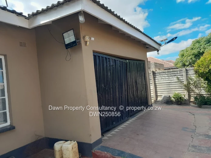 Spacious 5-Bed Family Home in Damofalls with Borehole (Sole Mandate)