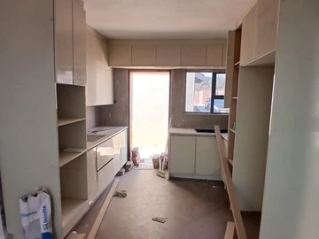 2 Bedroom Flat & Apartment