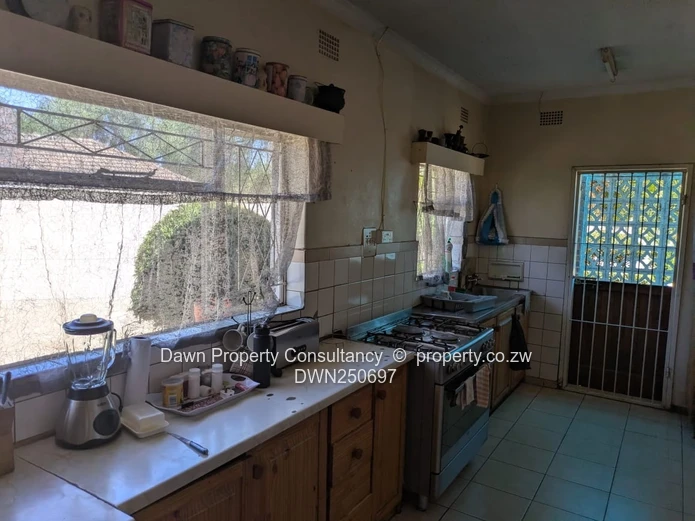 Eastlea Pennywise: 4-Bed, Verandah, Garden & Flatlet