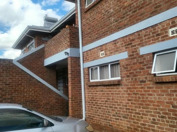 3 Bedroom Flat & Apartment
