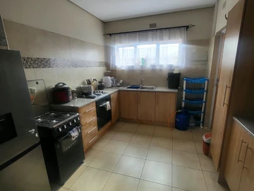 3 Bedroom Flat & Apartment
