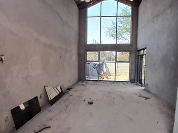 2 Bedroom Flat & Apartment