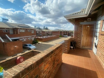 3 Bedroom Flat & Apartment