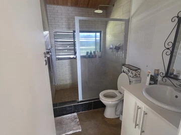 4 Bedroom Flat & Apartment