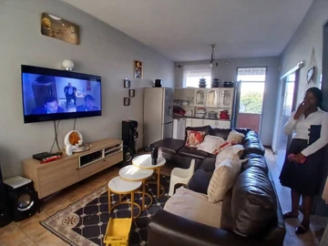 2 Bedroom Flat & Apartment